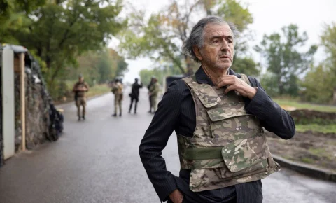 78ᵉ festival de Cannes (Jour 2) : la guerre, chemise ouverte.