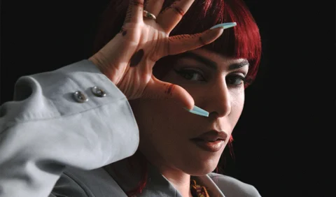 “Al Hadr” : Sabrina Bellaouel nous plonge dans “Le temps présent”