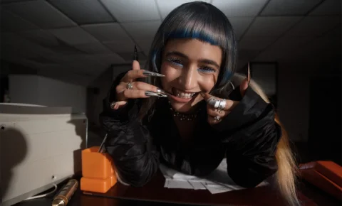 Blu Samu sort son premier album et Radio Nova adore !