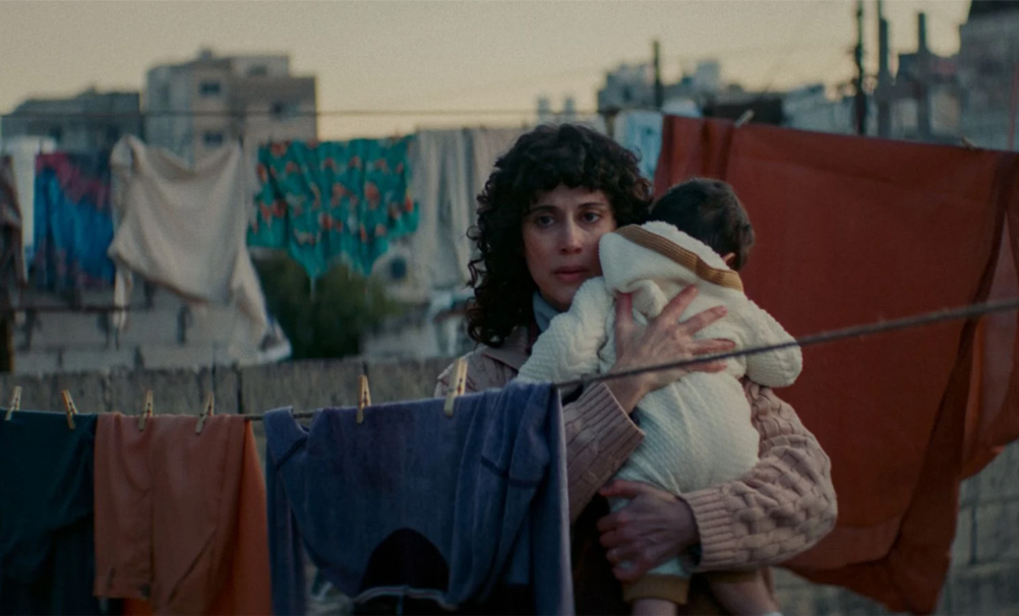 Ce qu’il reste de nous, une fresque intime sur les traces du peuple palestinien.