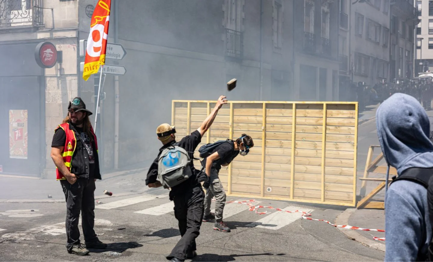 Insurgé.es, à vos pavés !