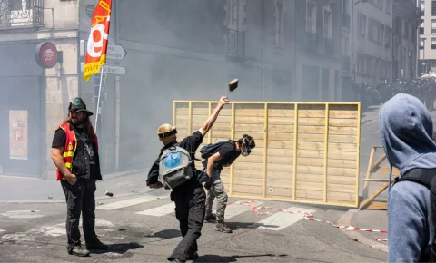 Insurgé.es, à vos pavés !