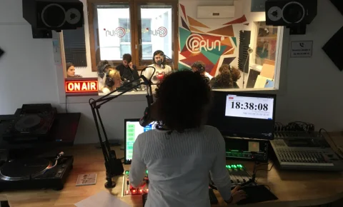 La mort des radios associatives ? Le budget 2025 pourrait être « un coup de guillotine »