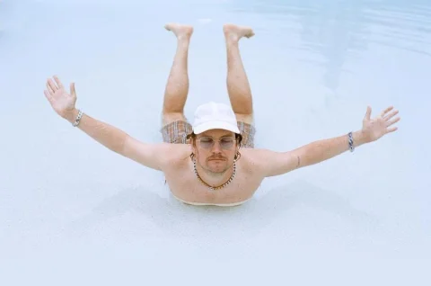 Le premier album de Myd sent le soleil et les très bonnes ondes