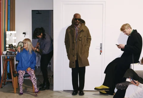 Lewis OfMan offre un peu de lumière à Tristesse Contemporaine