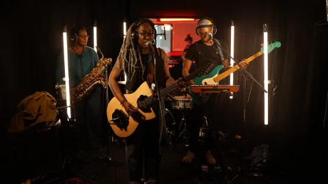 Mélissa Laveaux en live dans « Chambre noire »