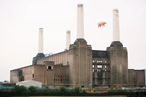 Pourquoi faire la guerre alors qu’on peut shooter des cochons avec Pink Floyd ?