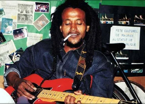 Radio Korail, l’histoire d’une radio communiste réunionnaise, de Kaya et d’une cassette de seggae