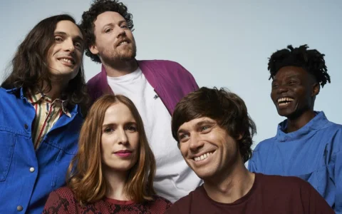 Radio Nova vous fait gagner des CD et Vinyles de Metronomy pour la sortie de Greatest Hits + BBC Sessions