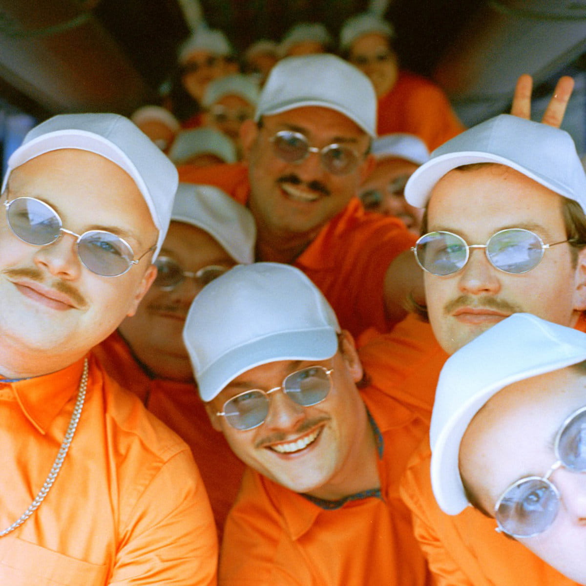 MUCHAS FEAT. COLA BOYY