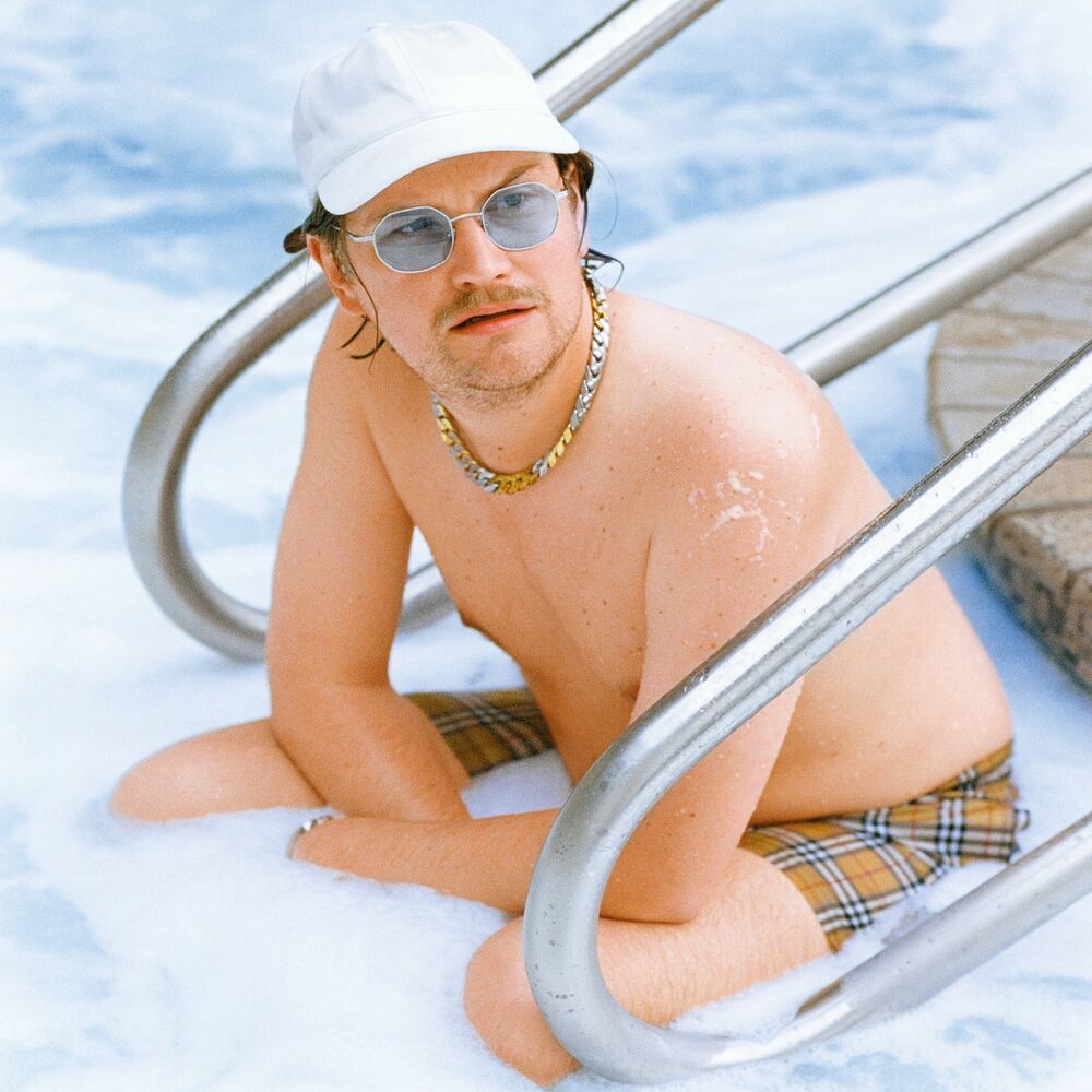 MOVING MEN (METRONOMY REMIX)